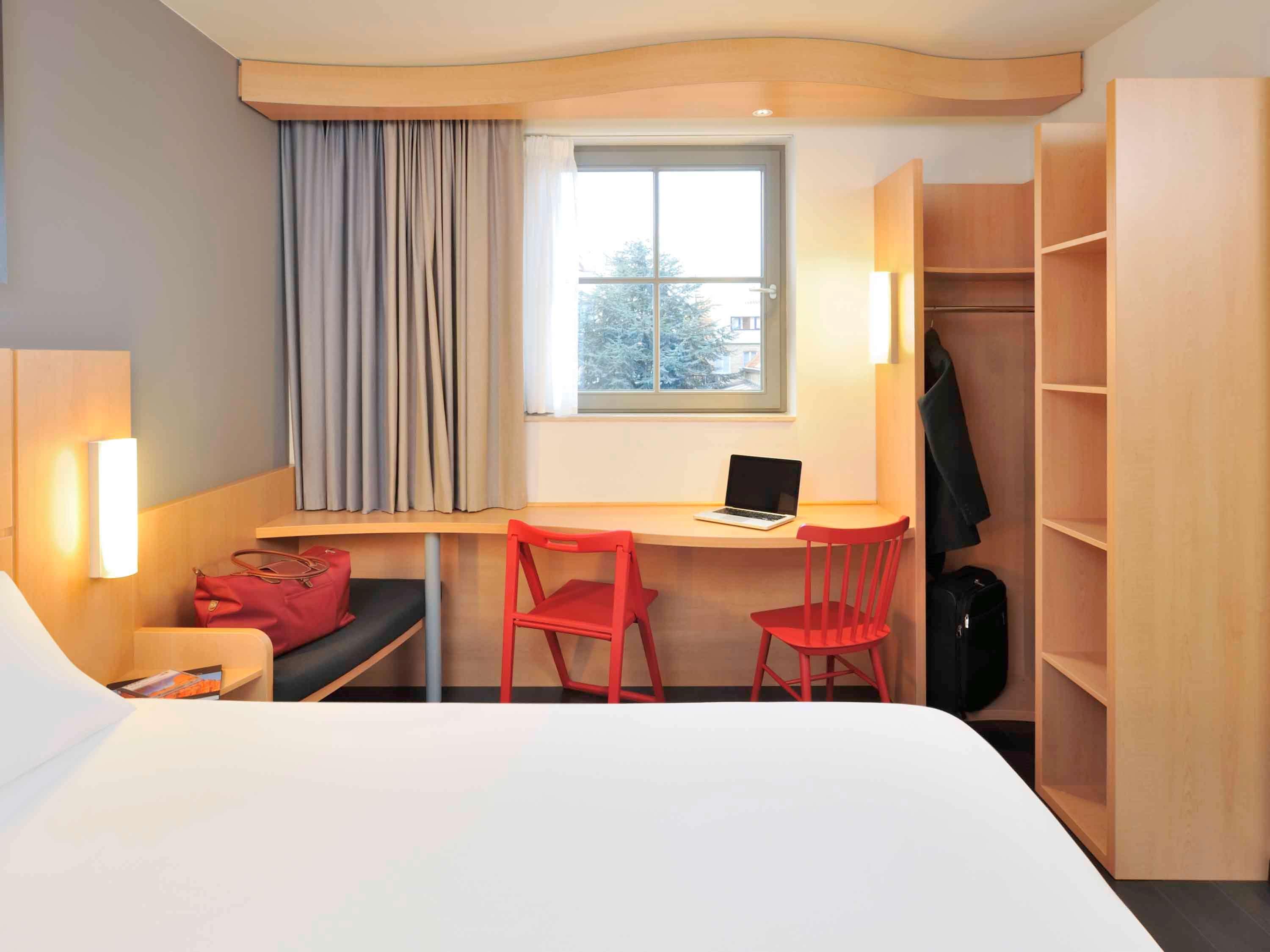 Hotel Ibis De Panne Esterno foto