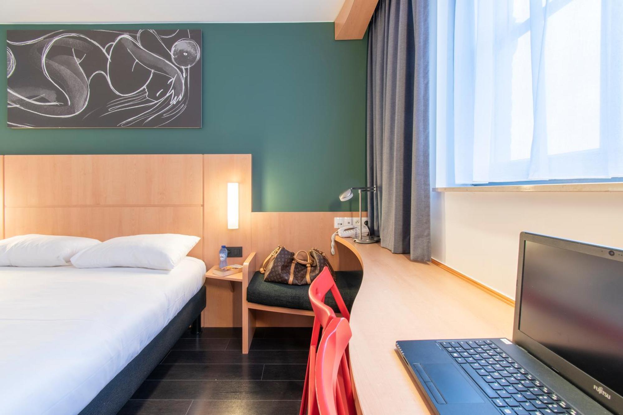Hotel Ibis De Panne Esterno foto